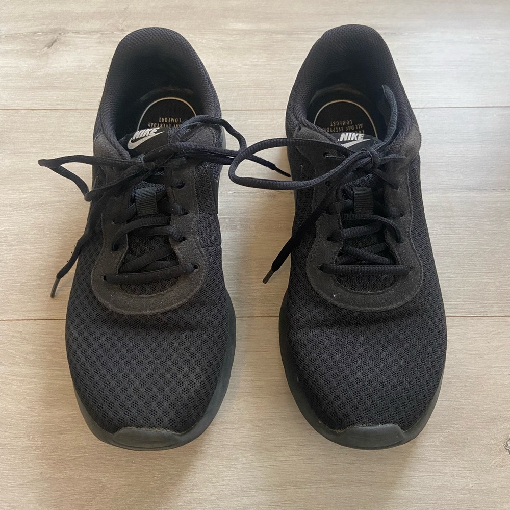 Nike Women’s Mesh Sneakers